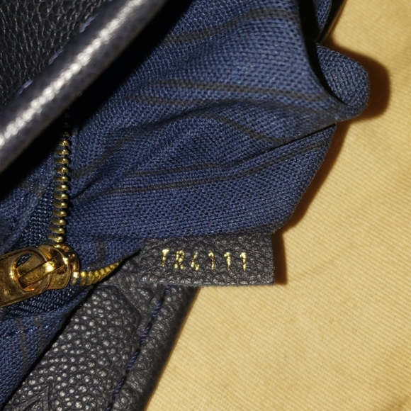 Louis Vuitton Empreinte Artsy Monogram - Picture 8 of 8